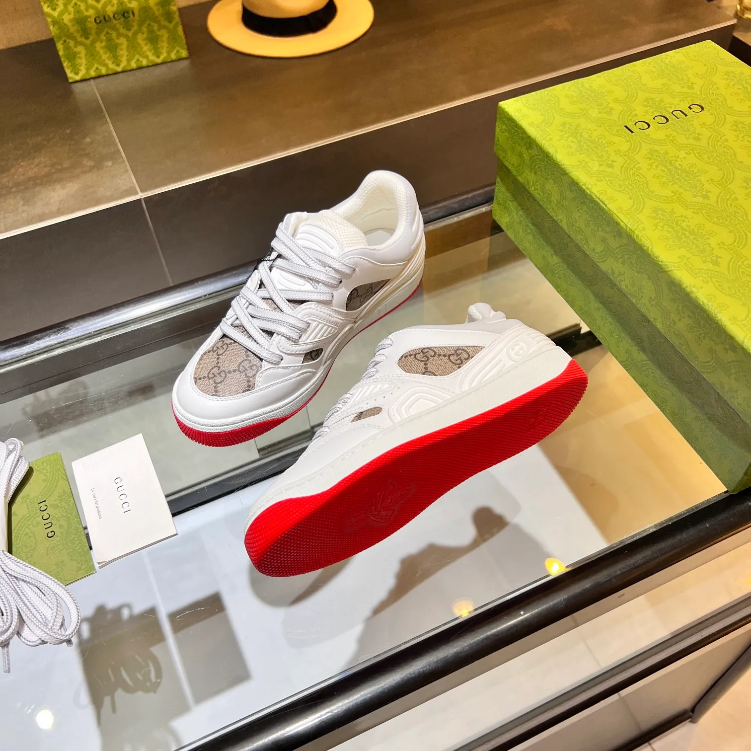 👟👟Ex-factory price 600👟👟 Men's size +10 high version, the top version of 2022 Gucci low-top sneakers! The new colors are reproduced one to one. New style for early spring, creating a perfect style💣💣💣street style🔥🔥🔥cool and trendy C-level fashionable outfit with a retro and futuristic feel🌹🌹🌹classic boot shape + British color-blocking design, super eye-catching. Various leather splicing, original reverse mold last type, imported high-end knitting needles showing exquisite texture! Open mold to customize high-density TPU outsole. 15 colors come out first. Size: Female 35-41 Male 39-46